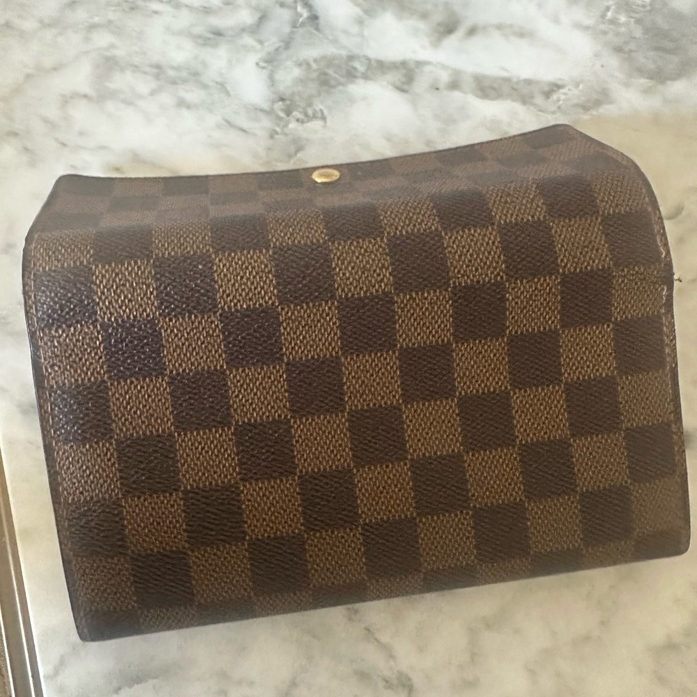 Authentic Louis Vuitton Brown Checkered Wallet - Picture 2 of 4